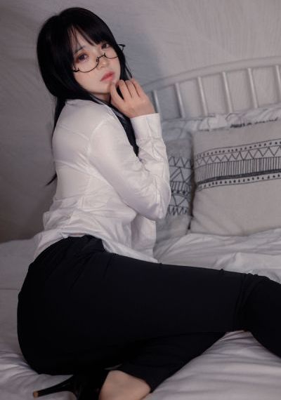 不扣钮的女孩