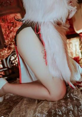 女大学生精油按摩