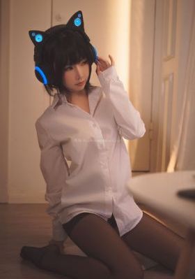两位女王圣水调教小刚
