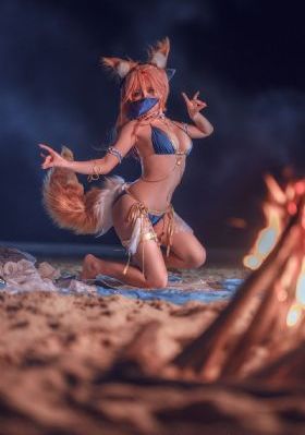 脱衣女郎